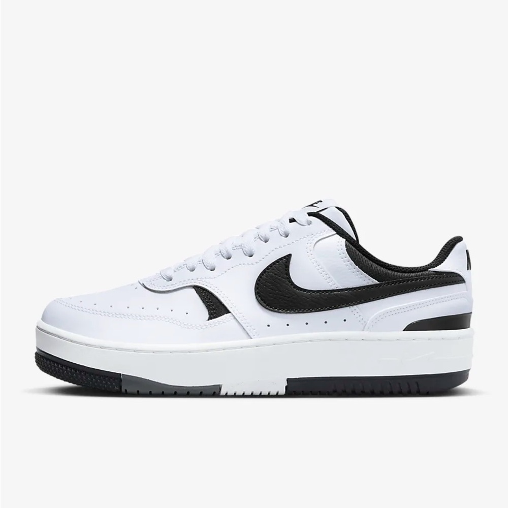Nike Women’s Dunk Low Sneakers